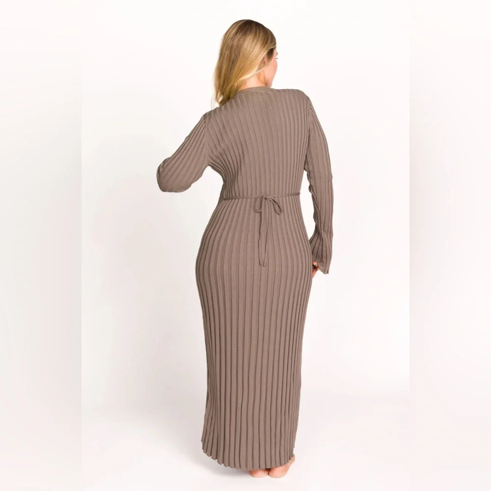 Ribbed Long Sleeve Maternity Maxi Dress - Taupe - Picture 4 of 8